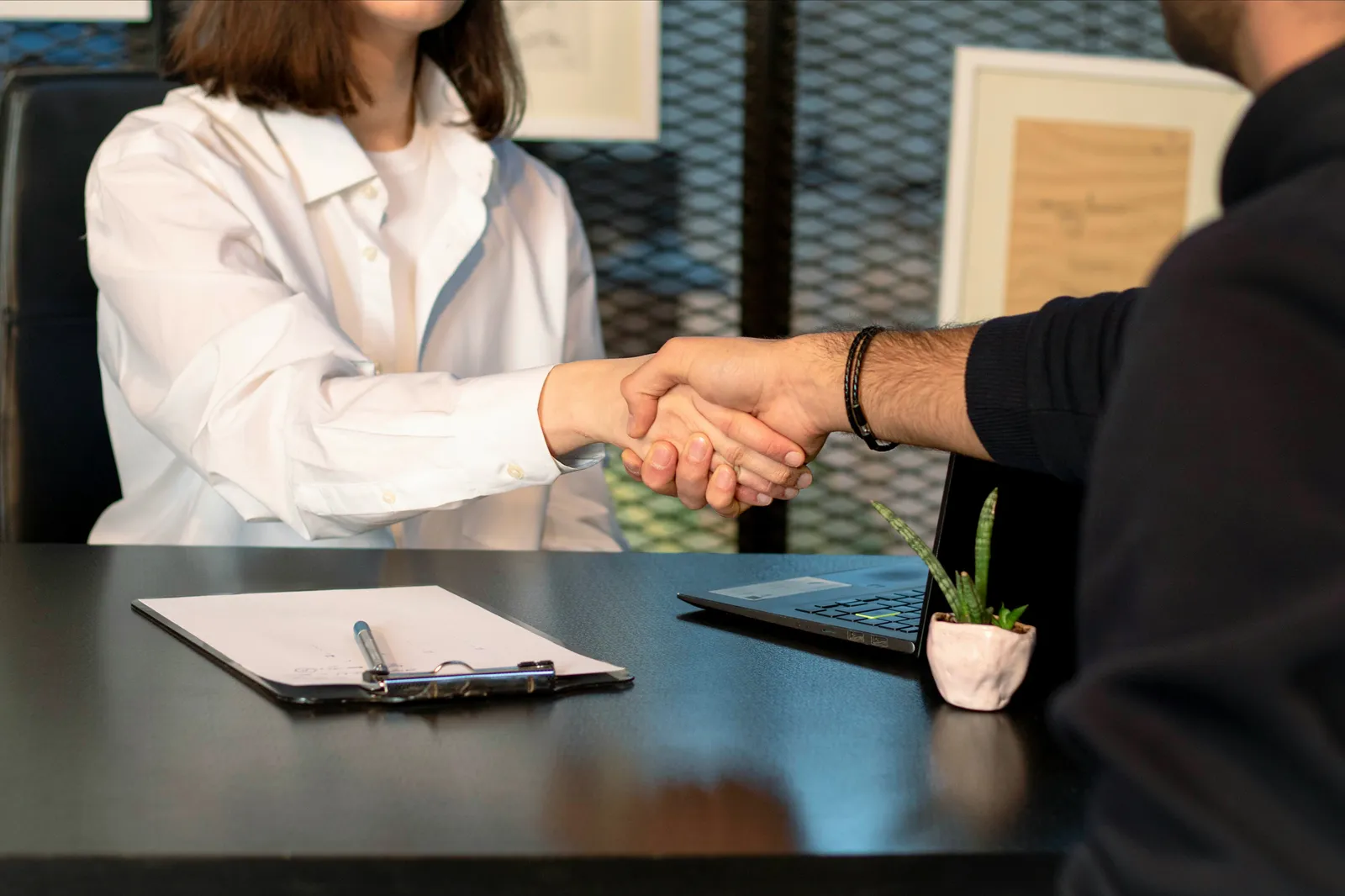Gambar sampul untuk daftar Daftar Pertanyaan Interview Kerja Populer dan Tips Menjawabnya